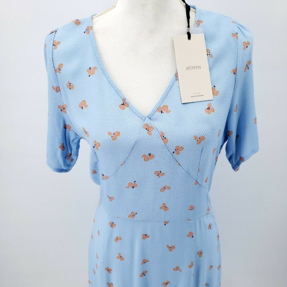 NWT NUMPH Floral Light Blue Dress V-Neck Lightweight Short Sleeve